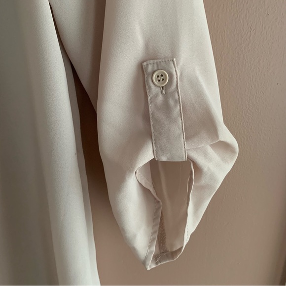 Maurice’s studio y beaded neckline blouse size small - Picture 6 of 9